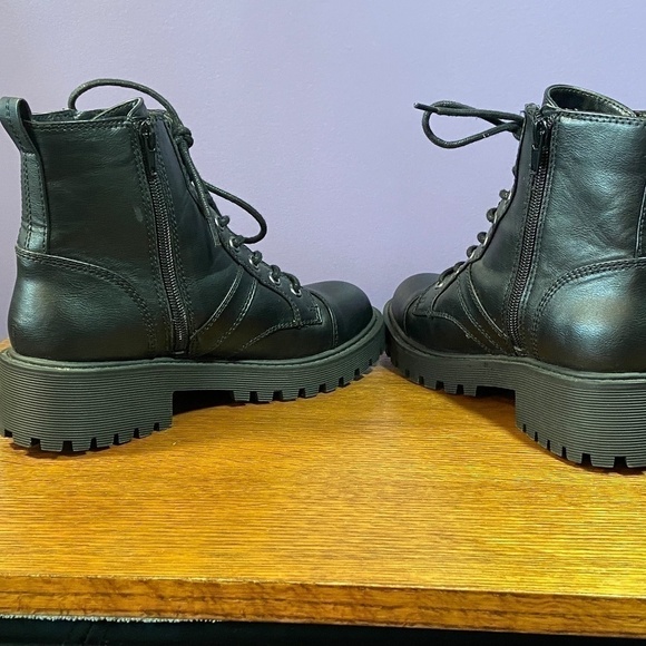 Guess Women's Combat Boots 6M Black Multi Those Logo Lace up Motorcycle Size Zip - Picture 9 of 15